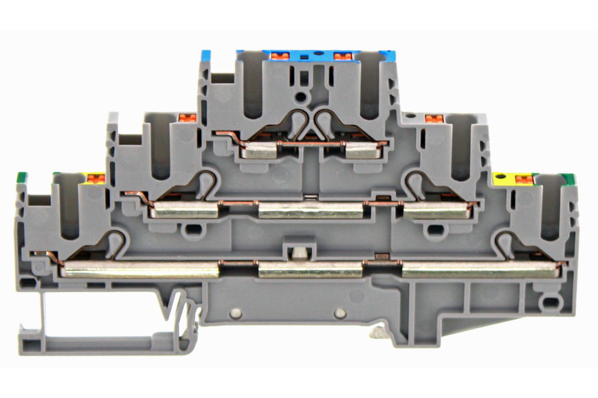 Three-level terminals with push-in connection